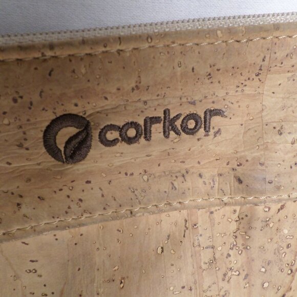 Small Cork Corkor Crossbody Zippered Bag - Picture 3 of 8